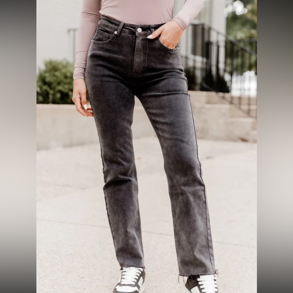 NWOT PINKLILY MELANIE BLACK STRAIGHT LEG JEANS